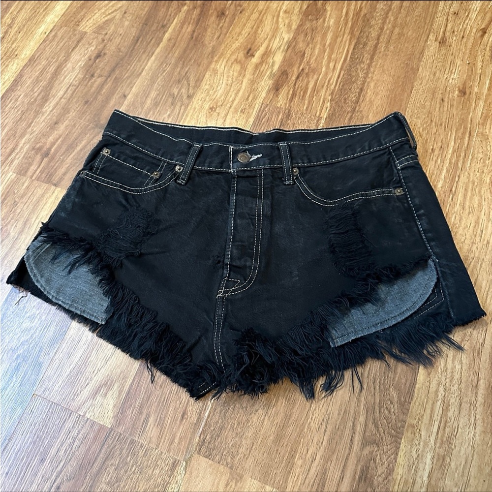 Size 32 Vintage Black Levis Denim Cut-off shorts
